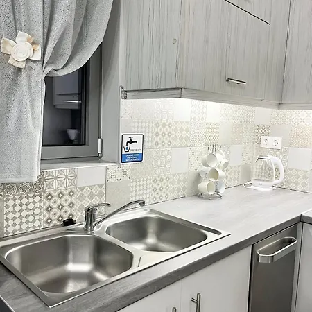 Blueline 4 Loutráki