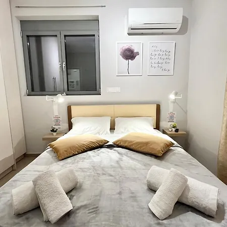 Blueline 4 Apartamento Loutráki